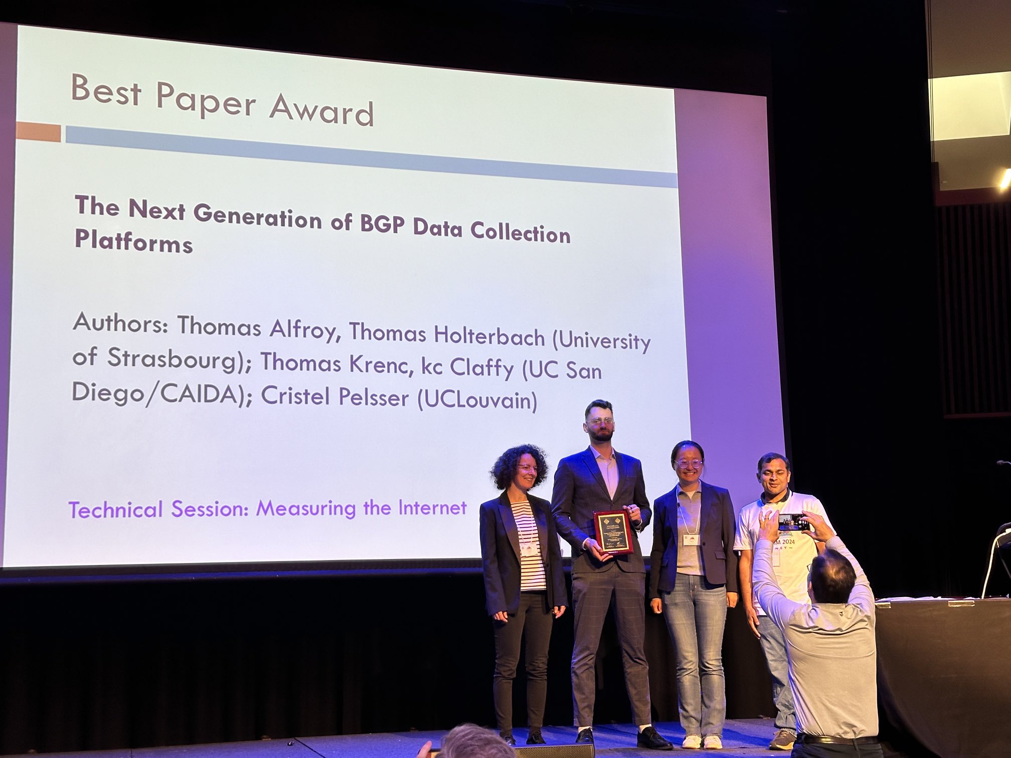 Our team received the best paper award at SIGCOMM'24!